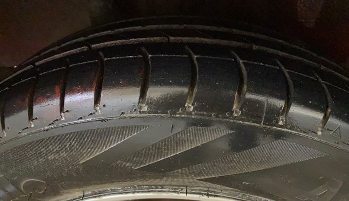 2014 Honda Brio VX AT, Petrol, Automatic, 44,103 km, Right Rear Tyre Tread