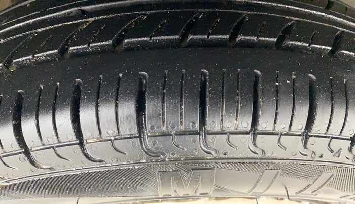 2013 Maruti Alto 800 LXI, Petrol, Manual, 79,783 km, Right Front Tyre Tread