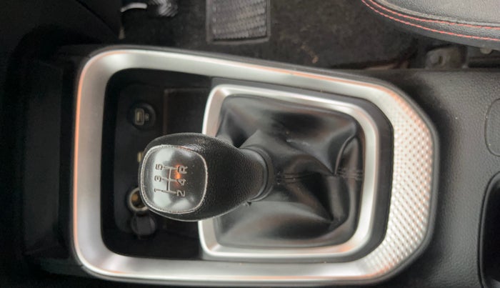 2021 KIA SONET HTK 1.2, Petrol, Manual, 29,343 km, Gear Lever