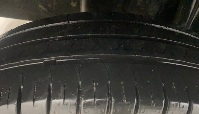 2019 Renault TRIBER RXZ, Petrol, Manual, 69,887 km, Right Rear Tyre Tread