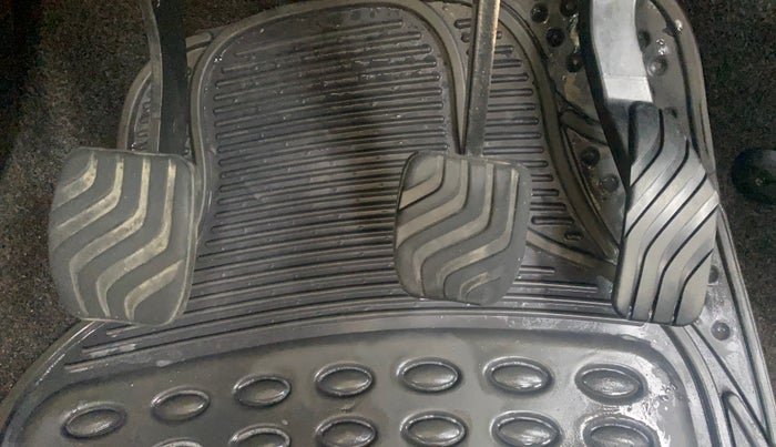 2019 Renault TRIBER RXZ, Petrol, Manual, 69,887 km, Pedals