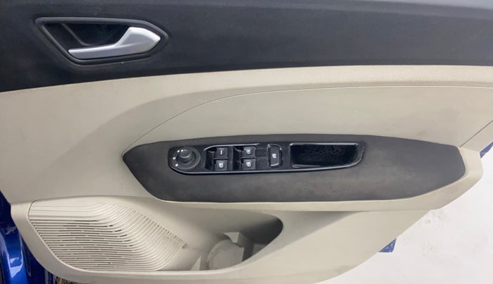 2019 Renault TRIBER RXZ, Petrol, Manual, 69,887 km, Driver Side Door Panels Control