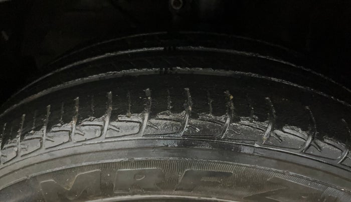 2018 Maruti Baleno DELTA PETROL 1.2, Petrol, Manual, 60,618 km, Left Front Tyre Tread