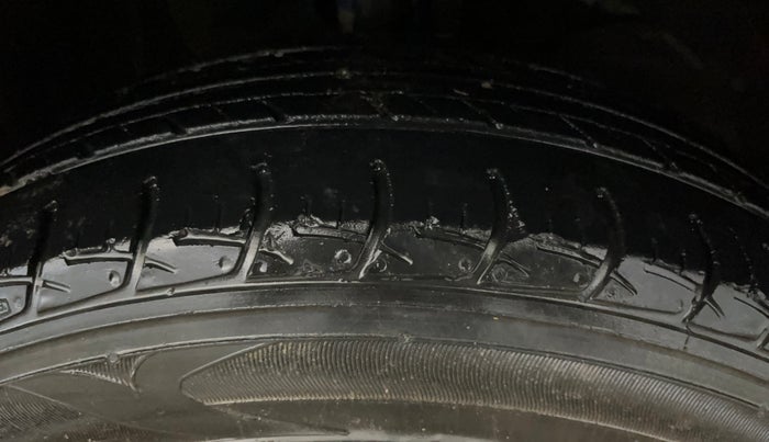 2018 Maruti Baleno DELTA PETROL 1.2, Petrol, Manual, 60,618 km, Right Front Tyre Tread