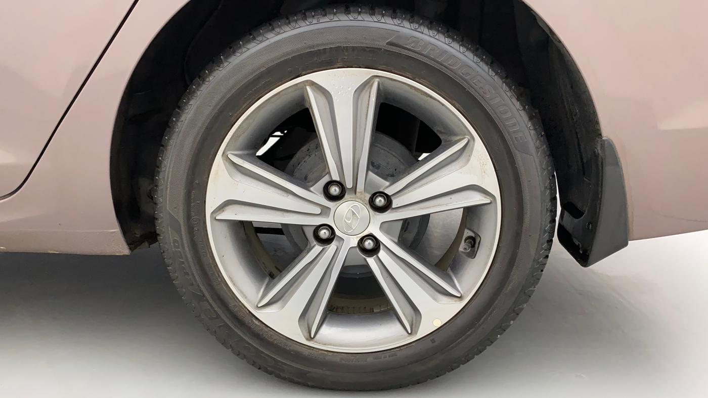 2019 Hyundai Verna 1.6 VTVT SX + AT, Petrol, Automatic, 18,314 km, Left Rear Wheel