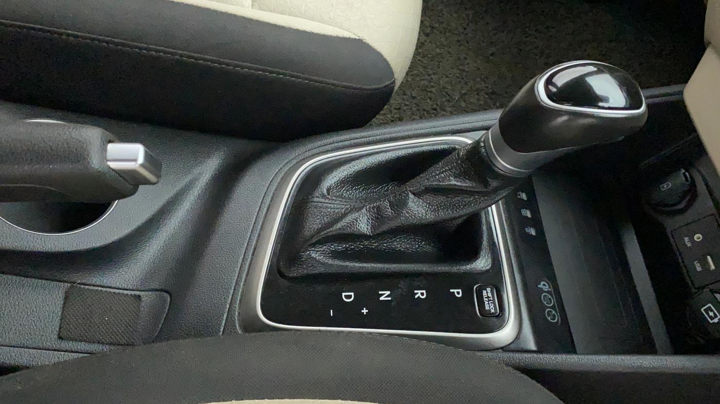 2019 Hyundai Verna 1.6 VTVT SX + AT, Petrol, Automatic, 18,314 km, Gear Lever