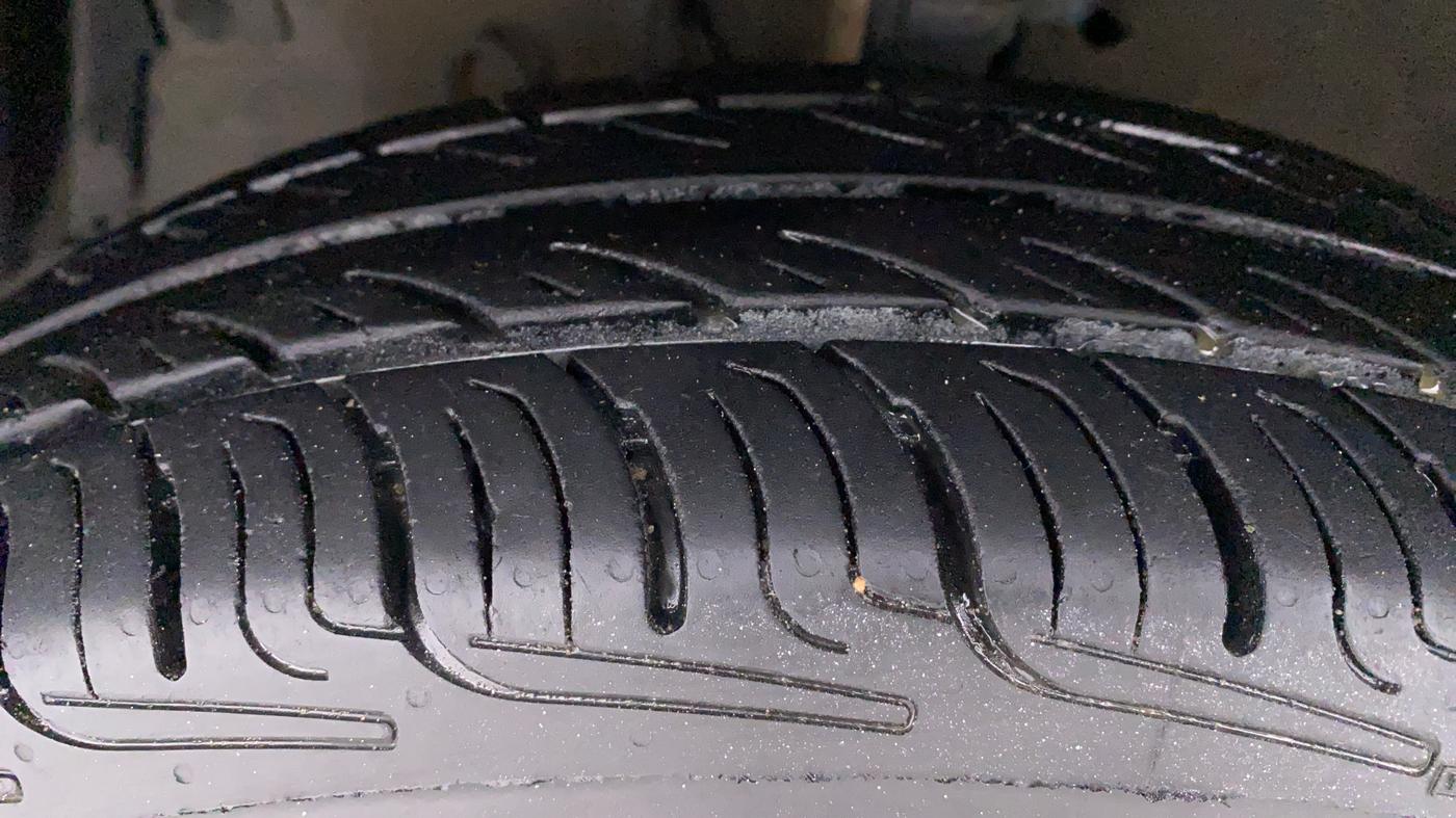 2017 Maruti Swift VXI OPT, Petrol, Manual, 67,348 km, Left Front Tyre Tread