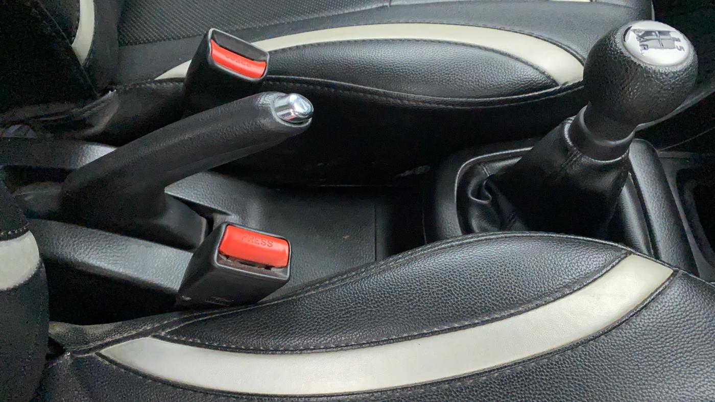 2017 Maruti Swift VXI OPT, Petrol, Manual, 67,348 km, Gear Lever