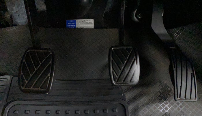 2017 Maruti Swift VXI OPT, Petrol, Manual, 67,348 km, Pedals
