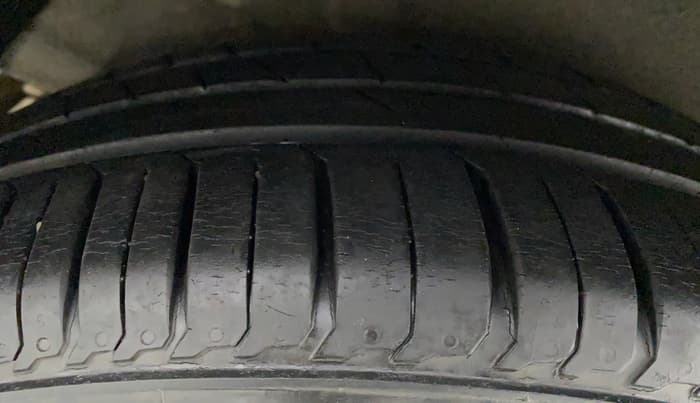 2012 Hyundai Verna FLUIDIC 1.6 VTVT EX, Petrol, Manual, 78,912 km, Right Rear Tyre Tread