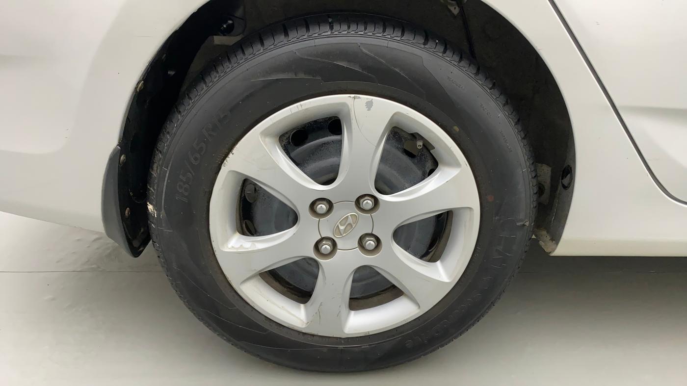 2012 Hyundai Verna FLUIDIC 1.6 VTVT EX, Petrol, Manual, 78,912 km, Right Rear Wheel