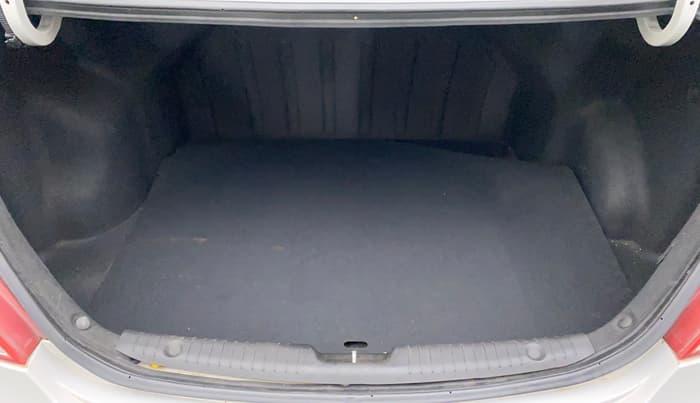 2012 Hyundai Verna FLUIDIC 1.6 VTVT EX, Petrol, Manual, 78,912 km, Boot Inside