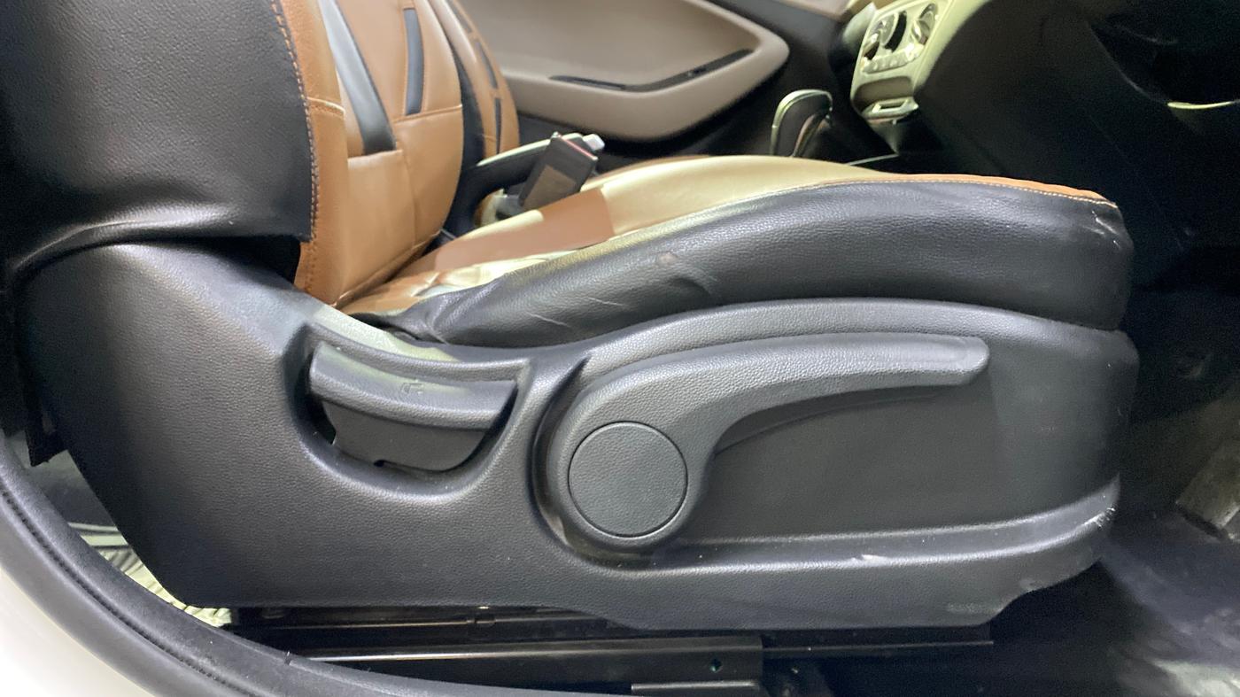 2019 Hyundai Elite i20 SPORTZ PLUS  1.2 CVT, Petrol, Automatic, 36,103 km, Driver Side Adjustment Panel