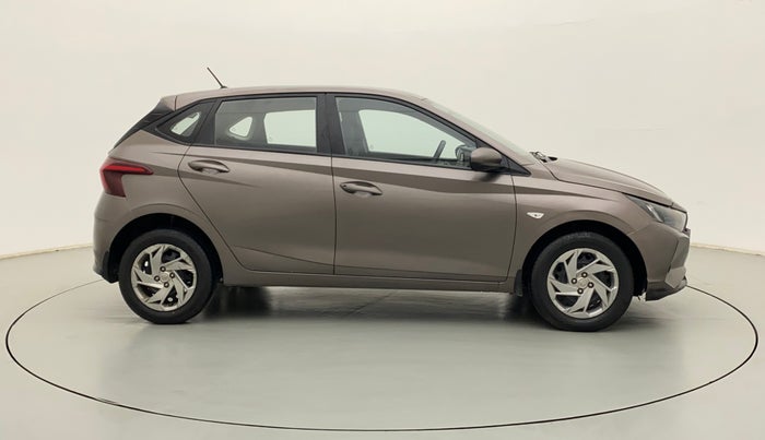 2021 Hyundai NEW I20 MAGNA 1.2 MT, Petrol, Manual, 32,834 km, Right Side View