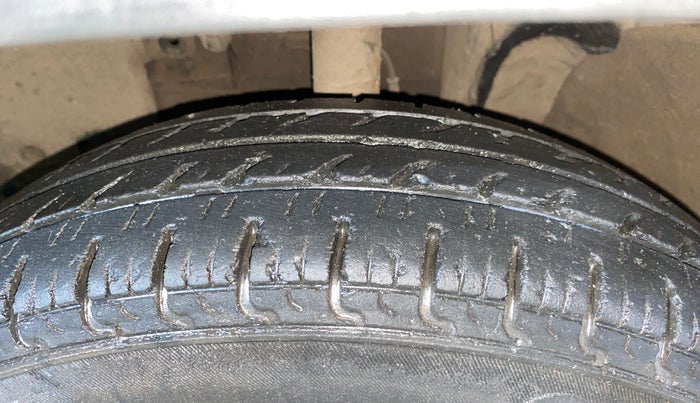 2019 Renault Kwid RXL, Petrol, Manual, 1,06,943 km, Left Front Tyre Tread