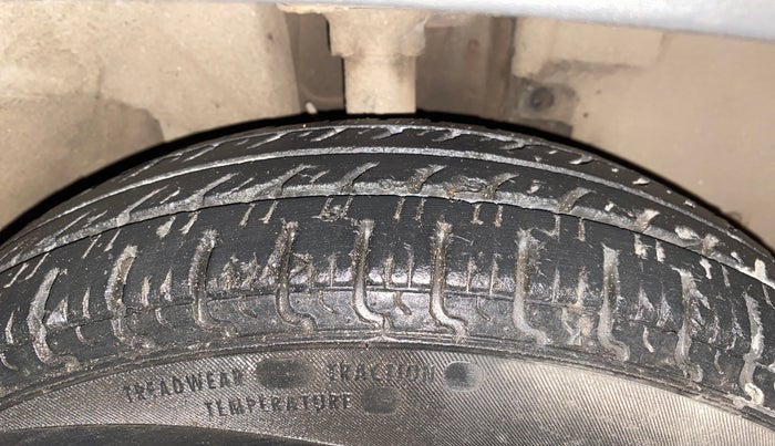 2019 Renault Kwid RXL, Petrol, Manual, 1,06,943 km, Right Front Tyre Tread