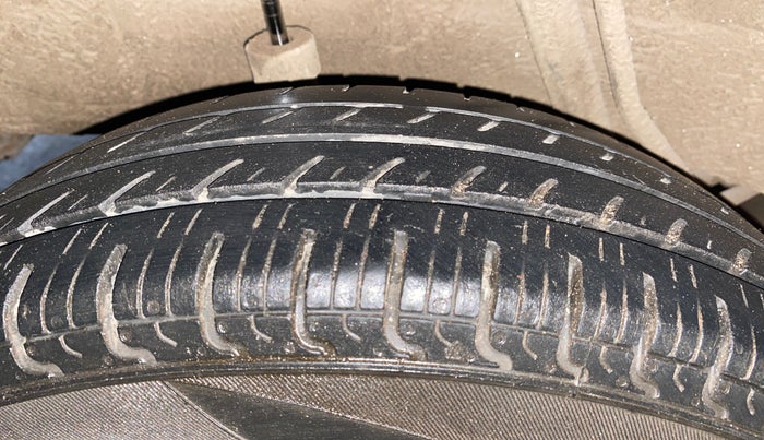 2019 Renault Kwid RXL, Petrol, Manual, 1,06,943 km, Right Rear Tyre Tread