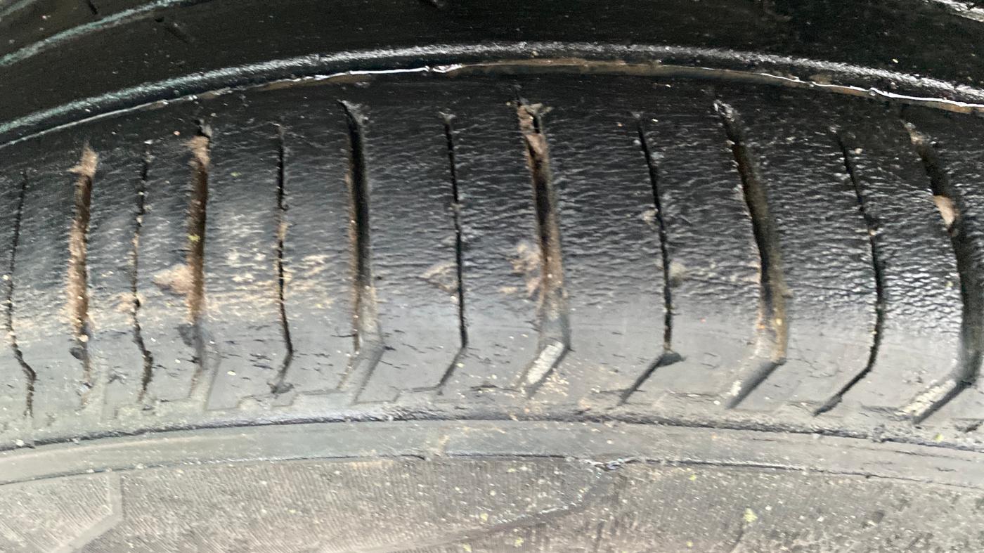 2022 Tata PUNCH ADVENTURE MT, Petrol, Manual, 29,257 km, Left Front Tyre Tread