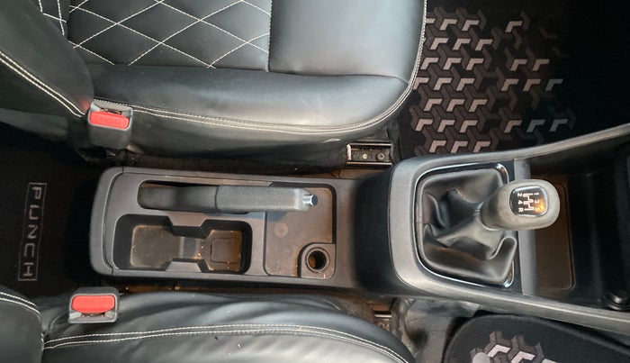 2022 Tata PUNCH ADVENTURE MT, Petrol, Manual, 29,257 km, Gear Lever