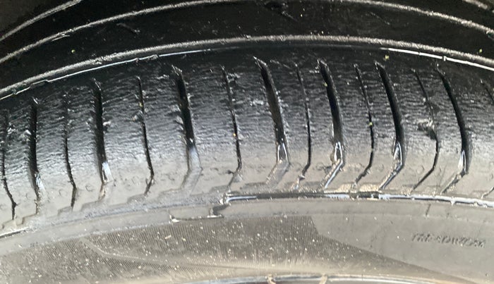 2022 Tata PUNCH ADVENTURE MT, Petrol, Manual, 29,257 km, Right Front Tyre Tread