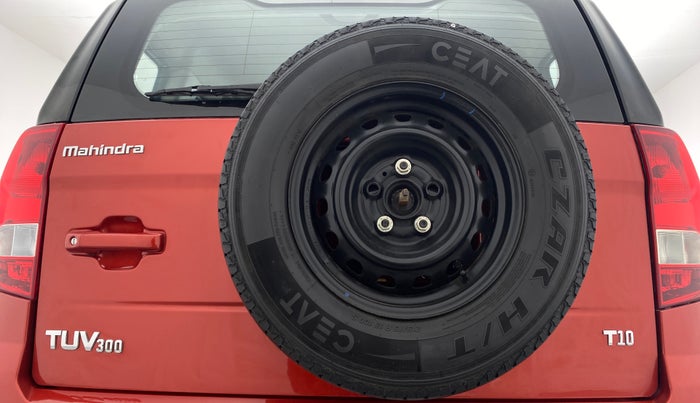 2017 Mahindra TUV300 T 10 MT Dual Tone, Diesel, Manual, 67,374 km, Spare Tyre