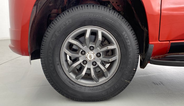 2017 Mahindra TUV300 T 10 MT Dual Tone, Diesel, Manual, 67,374 km, Left Front Wheel