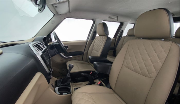 2017 Mahindra TUV300 T 10 MT Dual Tone, Diesel, Manual, 67,374 km, Right Side Front Door Cabin