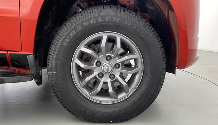 2017 Mahindra TUV300 T 10 MT Dual Tone, Diesel, Manual, 67,374 km, Right Front Wheel