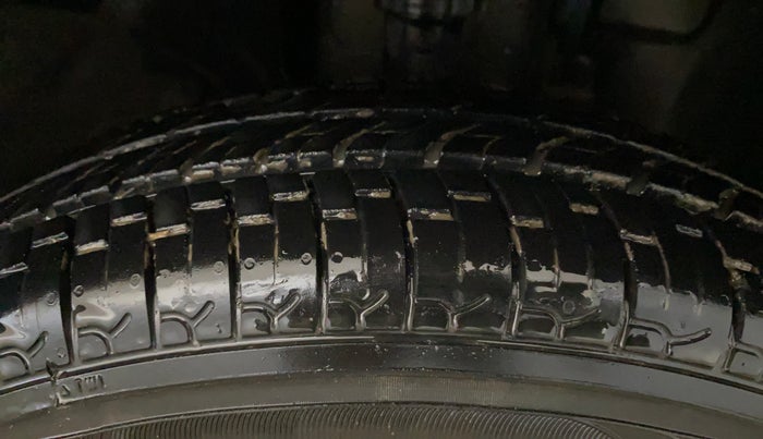 2016 Renault Kwid RXT 0.8, Petrol, Manual, 62,935 km, Right Front Tyre Tread