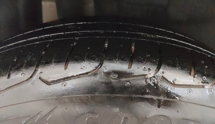 2018 Maruti Swift ZXI AMT, Petrol, Automatic, 71,192 km, Right Rear Tyre Tread