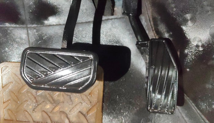 2018 Maruti Swift ZXI AMT, Petrol, Automatic, 71,192 km, Pedals