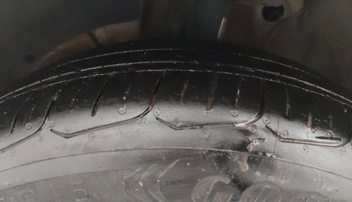 2018 Maruti Swift ZXI AMT, Petrol, Automatic, 71,192 km, Left Front Tyre Tread