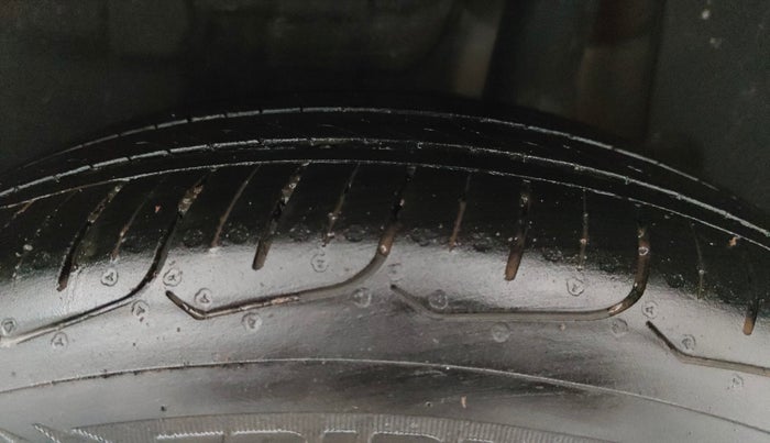 2018 Maruti Swift ZXI AMT, Petrol, Automatic, 71,192 km, Left Rear Tyre Tread