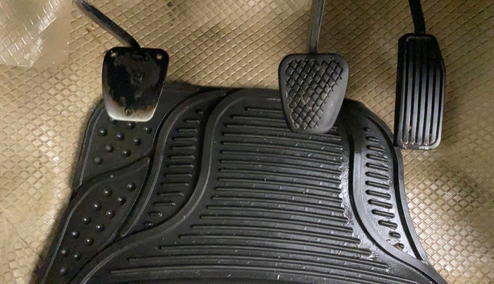 2013 Honda Brio VX MT, Petrol, Manual, 67,939 km, Pedals