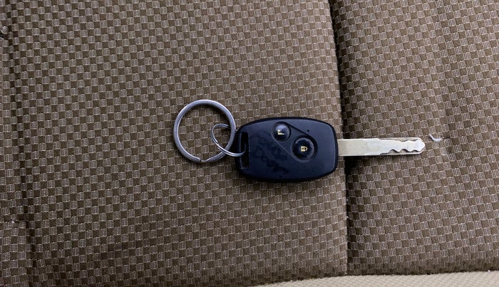 2013 Honda Brio VX MT, Petrol, Manual, 67,939 km, Key Close Up