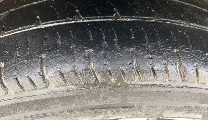 2013 Honda Brio VX MT, Petrol, Manual, 67,939 km, Left Front Tyre Tread
