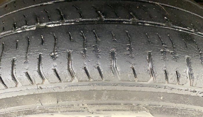 2013 Honda Brio VX MT, Petrol, Manual, 67,939 km, Right Front Tyre Tread