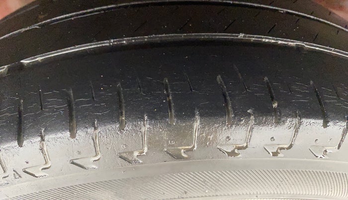 2013 Honda Brio VX MT, Petrol, Manual, 67,939 km, Right Rear Tyre Tread