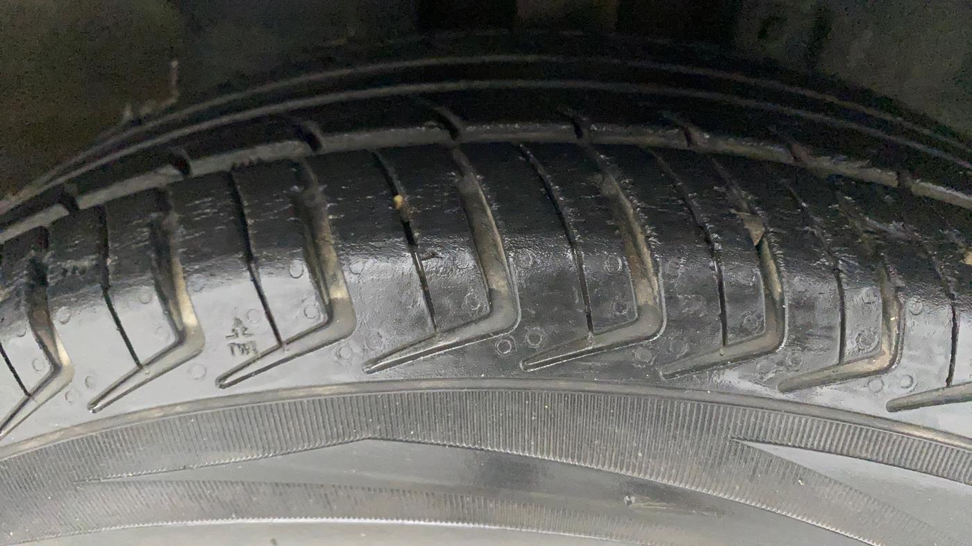 2018 Datsun Redi Go T(O) 1.0 AMT, Petrol, Automatic, 45,877 km, Right Front Tyre Tread