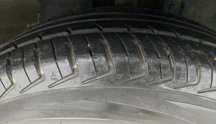 2018 Datsun Redi Go T(O) 1.0 AMT, Petrol, Automatic, 45,877 km, Right Front Tyre Tread