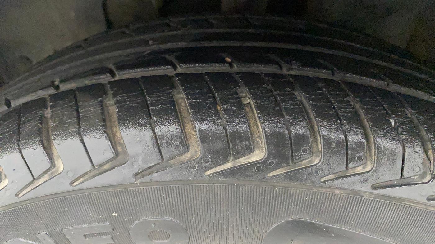 2018 Datsun Redi Go T(O) 1.0 AMT, Petrol, Automatic, 45,877 km, Left Front Tyre Tread