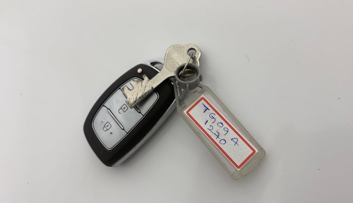 2024 Hyundai AURA SX PLUS 1.2 AMT, Petrol, Automatic, 12,164 km, Key Close Up