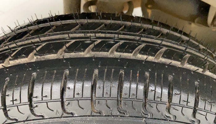 2019 Maruti Eeco 5 STR WITH A/C+HTR, Petrol, Manual, 24,968 km, Right Rear Tyre Tread