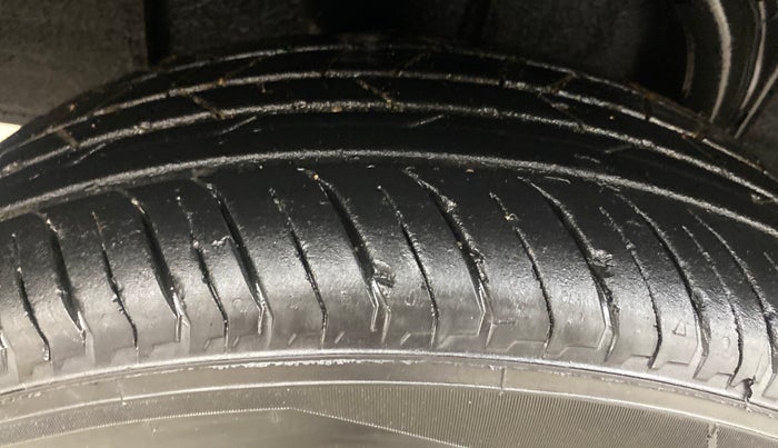 2021 Nissan MAGNITE XV TURBO CVT, Petrol, Automatic, 33,105 km, Right Rear Tyre Tread