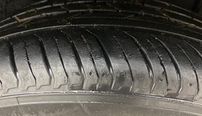 2021 Nissan MAGNITE XV TURBO CVT, Petrol, Automatic, 33,105 km, Left Rear Tyre Tread