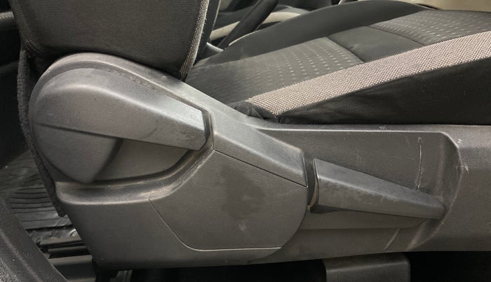 2021 Nissan MAGNITE XV TURBO CVT, Petrol, Automatic, 33,105 km, Driver Side Adjustment Panel