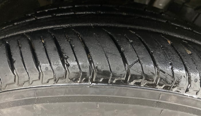 2021 Nissan MAGNITE XV TURBO CVT, Petrol, Automatic, 33,105 km, Right Front Tyre Tread