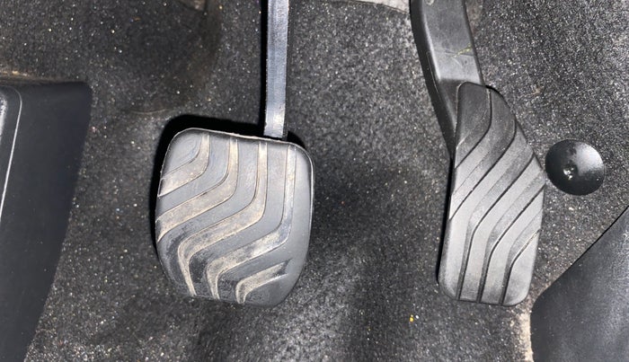 2021 Nissan MAGNITE XV TURBO CVT, Petrol, Automatic, 33,105 km, Pedals