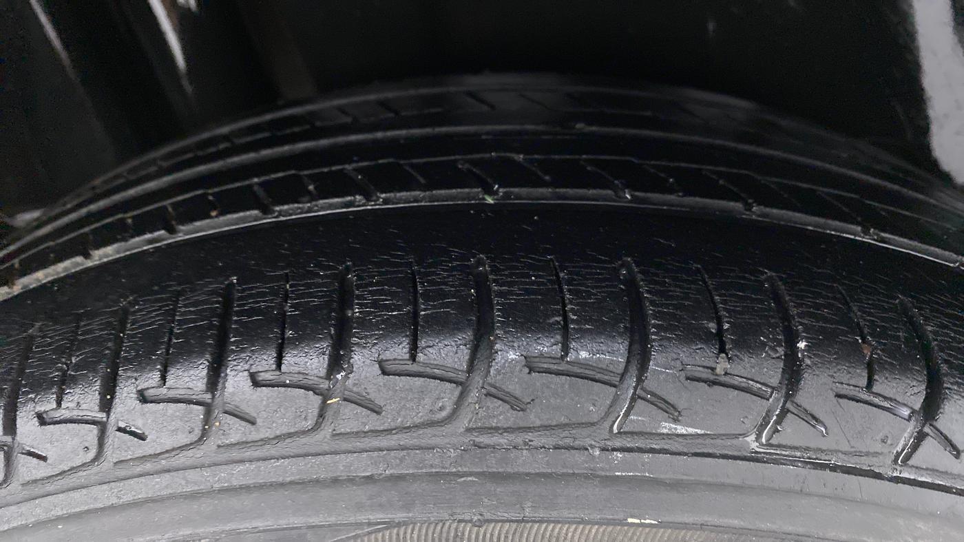 2017 Maruti Ciaz ZETA 1.4 VVT, Petrol, Manual, 50,475 km, Right Rear Tyre Tread