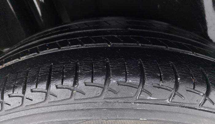 2017 Maruti Ciaz ZETA 1.4 VVT, Petrol, Manual, 50,475 km, Right Rear Tyre Tread